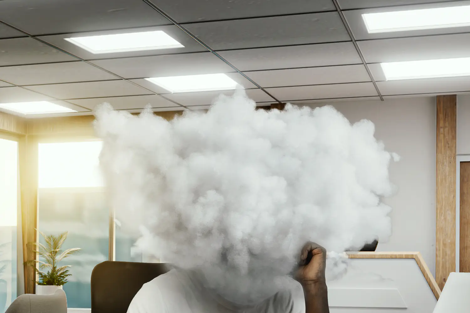 Travailleur submergé par un nuage symbolisant l’épuisement professionnel